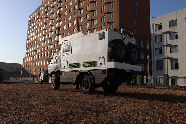 EQ2070 လမ်းမကြီး - လမ်းမဖွင့်သည့်လမ်းကိုပြုပြင်ထားသောလေးဘီးကိုပြုပြင်ထားသောလေးဘီးယက်စင် 4 × 4 × 4 သုံး - တစ်နာရီဝက်ဒီဇယ်လေယာဉ်တင်သင်္ဘောနှင့်အပန်းဖြေယာဉ် DF အထူးမော်တော်ယာဉ်