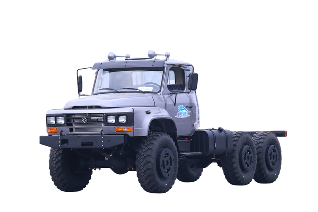မြင်းကောင်ရေ 190 ကိုယ်ထည်အသစ် EQ2100E6D လမ်းကြမ်းအထူးလမ်းကြမ်းသယ်ယူပို့ဆောင်ရေးယာဉ်_ခြောက်ဘီးယက် 245 tip 140 truck_6×6DF ဂန္တဝင်ခေါင်းရှည်ကုန်တင်စစ်ယာဉ်