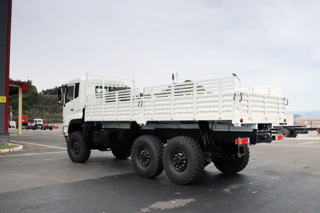 Cummins 300 HP 6×6 ကုန်တင်ထုတ်လုပ်သူ_စိတ်ကြိုက်ပြင်ဆင်ထားသော 15/20/25/30/35/40 တန်ကုန်တင်ကုန်တင်ကား တင်ပို့ရောင်းချမှု price_6×4 Cummins/4×4 Yuchai DF Classic dump level II ပလပ်ဖောင်း ဖွဲ့စည်းမှုပုံစံ အရောင်းဖုန်းနံပါတ်