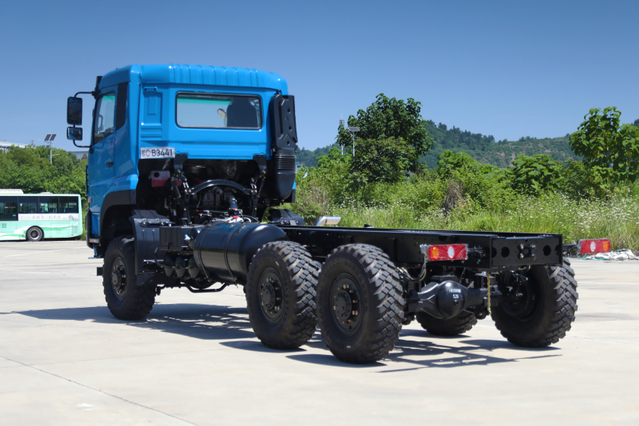 Yuchai 340 HP 6×6 ကုန်တင်ကိုယ်ထည်ထုတ်လုပ်သူ_စိတ်ကြိုက်ပြင်ဆင်ထားသော 15/20/25/30/35/40 တန်ကုန်တင်ကုန်တင်ကား တင်ပို့သည့်စျေးနှုန်း_6×4 Cummins/4×4 Weichai DF Classic dump level II ပလပ်ဖောင်းပုံစံထည့်သွင်းမှု အရောင်းဖုန်းနံပါတ်
